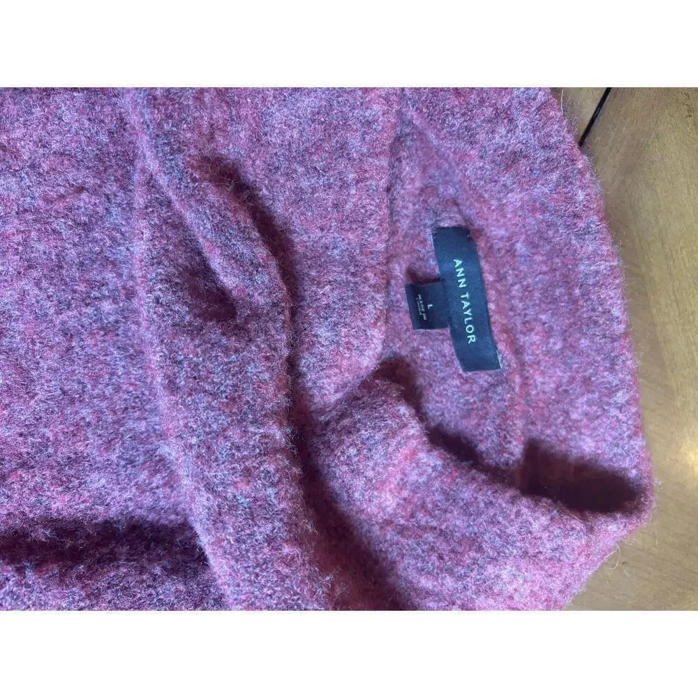 Ann Taylor wool blend sweater size large in excellent condition